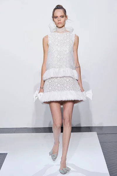 Look 15